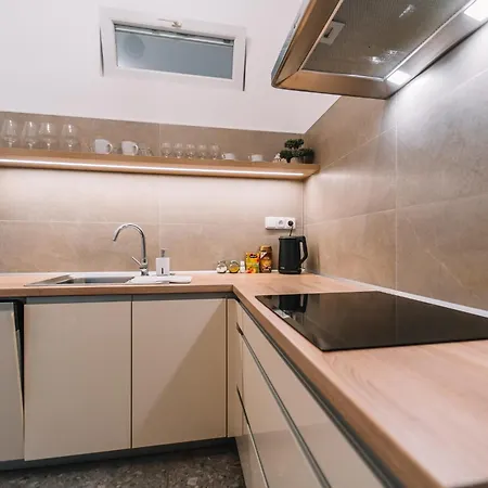 Modern Living In Centre *